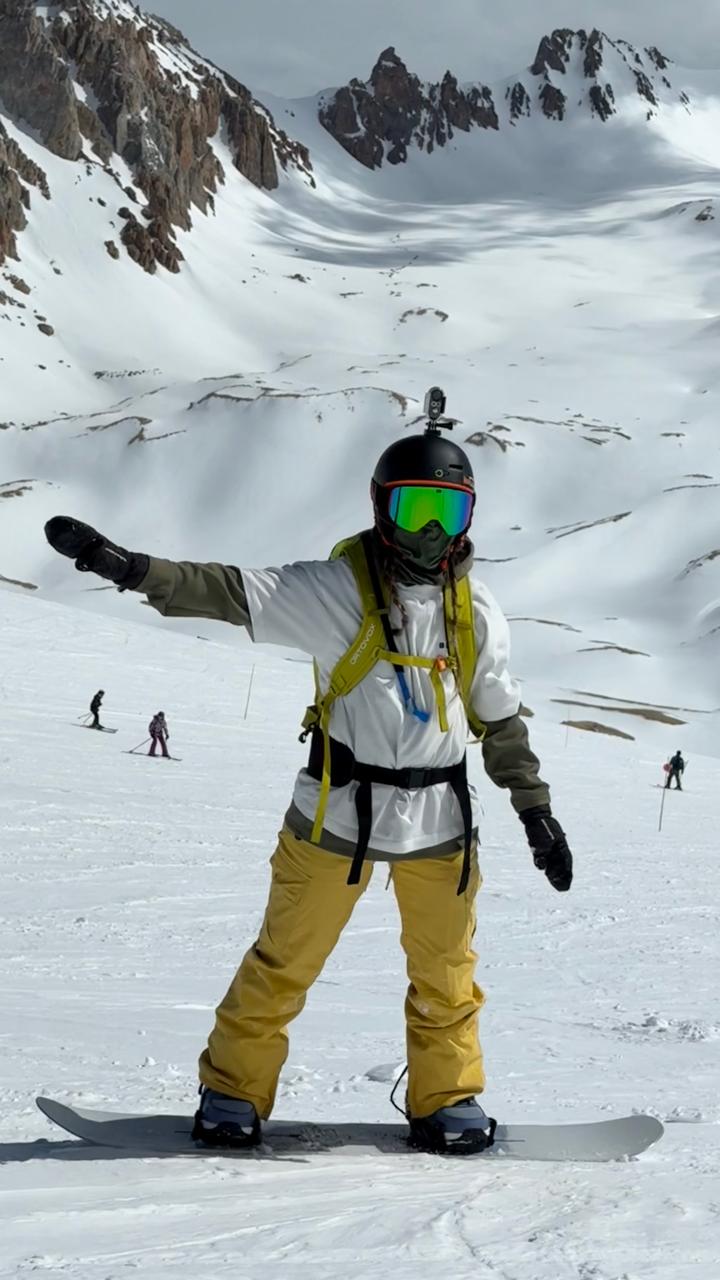 Snowboard con la cámara LOOP en el casco